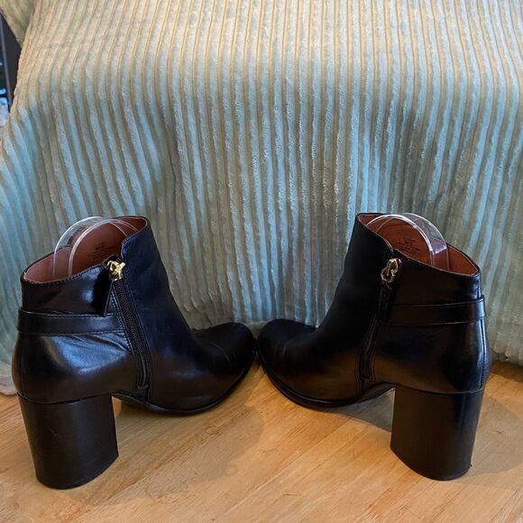 Louise et Cie Ankle Boots Zip Accent Buckles BLACK Leather Size 9 M Women - Picture 5 of 7